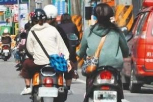 他告知姊姊「你男友載著一個女生耶」，結果當氣炸的姊姊發現真相後大家都超擔心他還活著嗎…