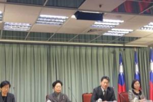 護照出包領務局長下台前局長也遭懲處