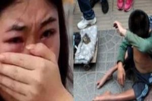 這個小孩被拐賣2年，街頭乞討居然忽然認出媽媽！！但媽媽行為讓世人唾棄！