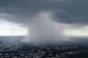 達人拍下罕見「台南雨瀑」超壯觀，氣象局大讚：高水準本土紀錄！