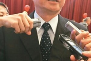 中華郵政總經理「被退休」 百億標案惹的禍？