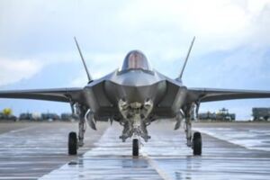 美國F-35戰斗機第一次展示其真正的實力，兵不血刃即可壓制一國