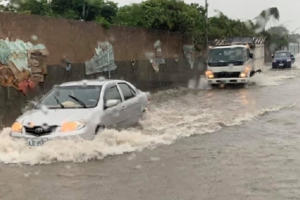 台南永康區水淹半輪高　居民嘆：無解了嗎？