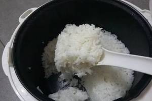 好絕！隻需要一招....電飯鍋煮飯再也不粘鍋！!