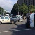 救護車遭攔腰撞上整車翻覆馬路中央