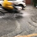 影／暴雨狂炸台南！　市區多處道路成小河   