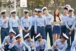 軍校女老師超火辣軍官：想回去重讀