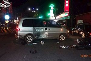 男載女友返家！撞上故障廂型車遭拋飛摔地身亡