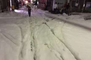 熊本大地震後，鄰近的福岡街頭竟湧出大量的白色泡沫！嚇得居民上網求解…