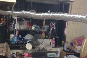 最近有名日本男子在自家的廚房裡改裝了一個設備，讓不少看過的人紛紛拍手叫好