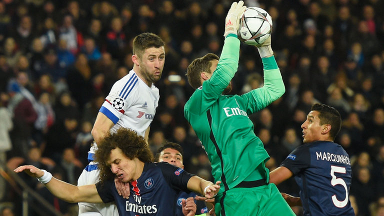 kevin-trapp-gary-cahill-catches-ball-champions-league-chelsea-paris-saint-germain_3417032.jpg