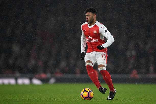 alex-oxladechamberlain-of-arsenal-in-action-during-the-premier-league-picture-id633226102-800.jpg