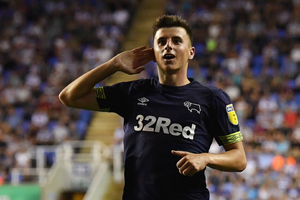 車路士拒絕打比郡主帥林柏特的要求，准許兩名借用小將莫特(Mason Mount)和湯姆利(Fikayo Tomori)出...