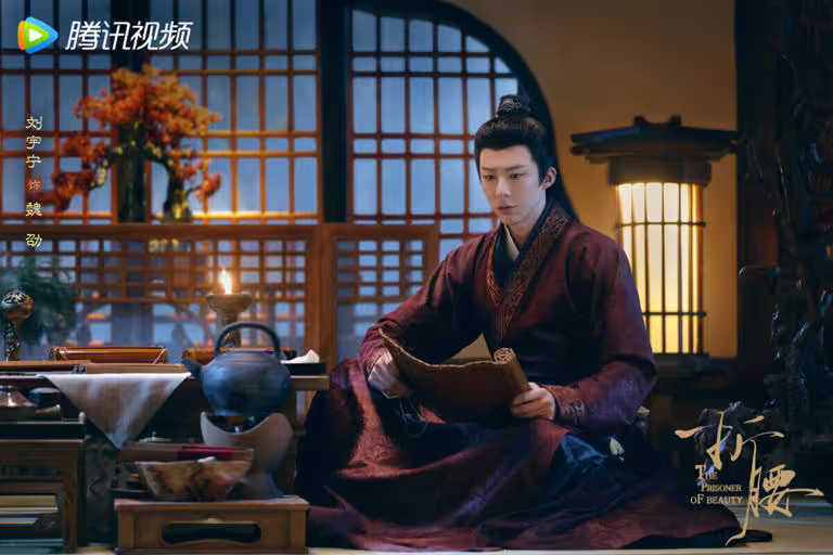 《折腰》劇照:宋祖兒、劉宇寧CP感滿滿,上演先婚後愛。 《折腰》劇照:宋祖兒、劉宇寧CP感滿滿,上演先婚後愛。
