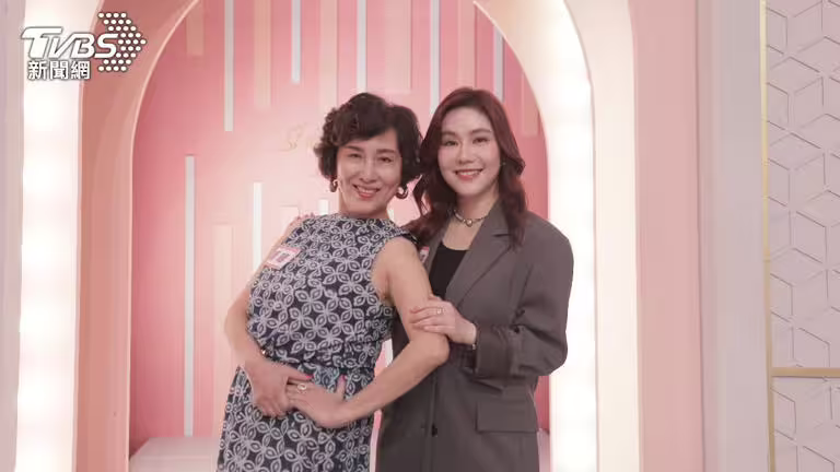 王宇婕(右)和媽媽蕭瑤。(圖/TVBS) 王宇婕(右)和媽媽蕭瑤。(圖/TVBS)
