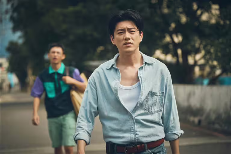 《成功路上》李程彬化身戀愛軍師。(圖/ 華視、公視台語台提供) 《成功路上》李程彬化身戀愛軍師。(圖/ 華視、公視台語台提供)