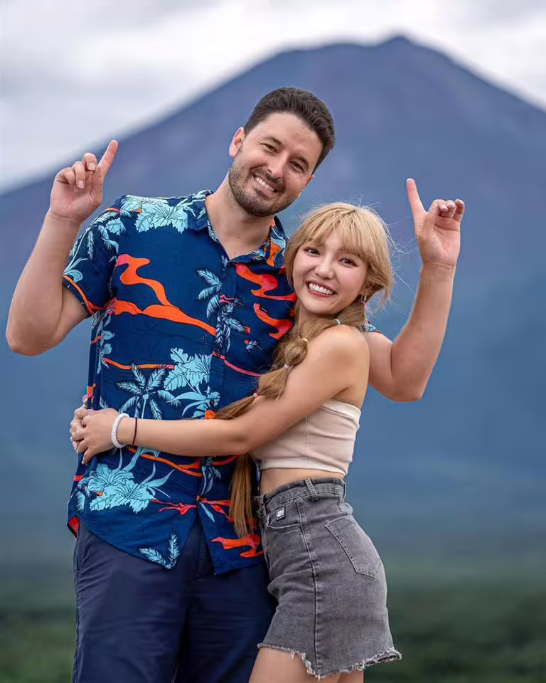 何美(右)與美籍男友Cody相當相愛。(圖/翻攝自IG) 何美(右)與美籍男友Cody相當相愛。(圖/翻攝自IG)