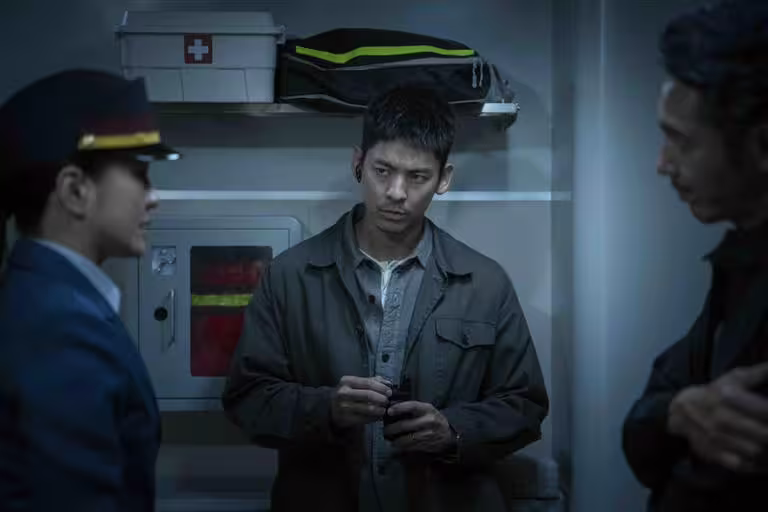 林柏宏在《96分鐘》中一改陽光形象,飾演隱藏黑暗秘密的前防爆專家。(圖/華影國際提供) 林柏宏在《96分鐘》中一改陽光形象,飾演隱藏黑暗秘密的前防爆專家。(圖/華影國際提供)