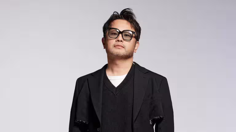 蘇震洋苦等30年終於圓夢出道,將推出EP《不晚》。(圖/綵星娛樂提供) 蘇震洋苦等30年終於圓夢出道,將推出EP《不晚》。(圖/綵星娛樂提供)