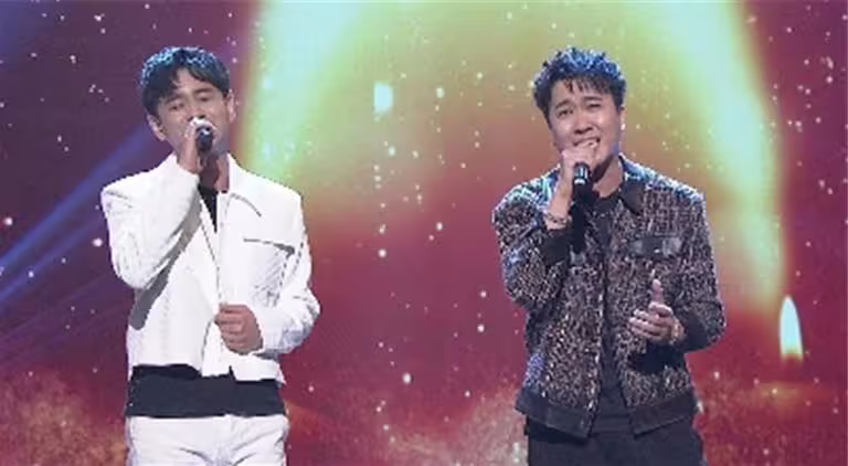 吳俊宏（左）、沈建豪演唱〈不曾說愛你〉。（中視提供）