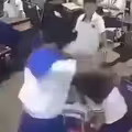 一進教室就怒砍　女學生持刀傷學弟妹