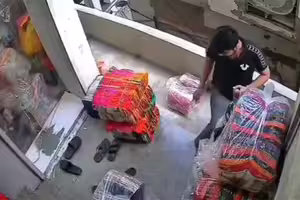 向後一靠摔出圍牆 男頭朝下墜9公尺 向後一靠摔出圍牆 男頭朝下墜9公尺