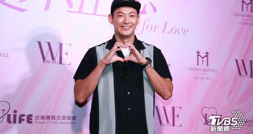 王彩樺金鐘戰袍被下「禁露令」！拎全新精品包亮相 尬輸陳美鳳深Ｖ辣裝
