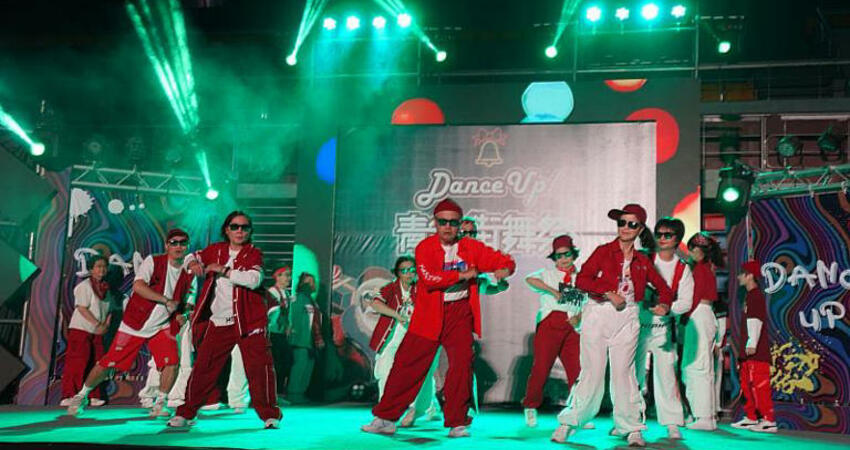 Dance Up！2萬歲軍團尬舞嗨翻屏東小巨蛋