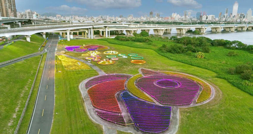 「花繪三重奏」冬日限定！鴨鴨公園光雕花海14日驚豔登場