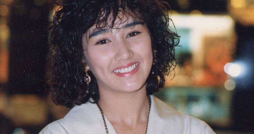 80年代混血女神為了女兒罕現身！ 59歲中年狀態網驚：認不出