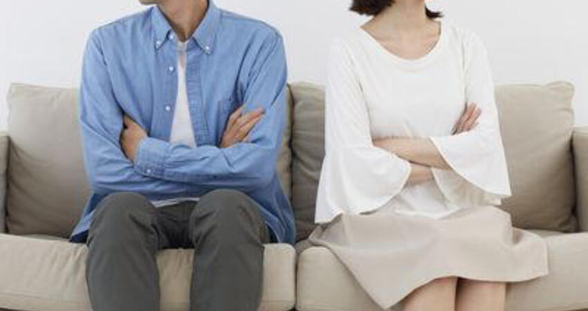 夫偷吃前女友反控妻也外遇 她自曝遭愛情詐騙120萬