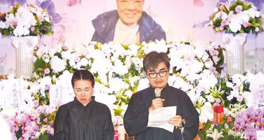 周遊悲送前夫最後一程