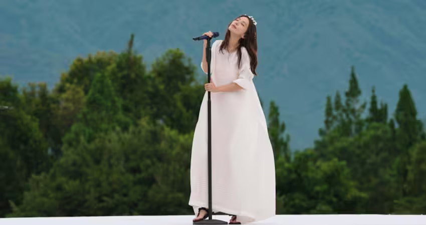 田馥甄演唱會壓軸上身「三宅一生」！2025秋冬女神級洋裝推薦Top6