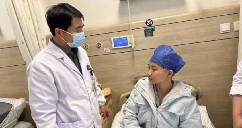 工人爸全身95％燒傷！22歲女兒剃髮「頭皮捐給父親」　救父「心痛告白」惹哭網