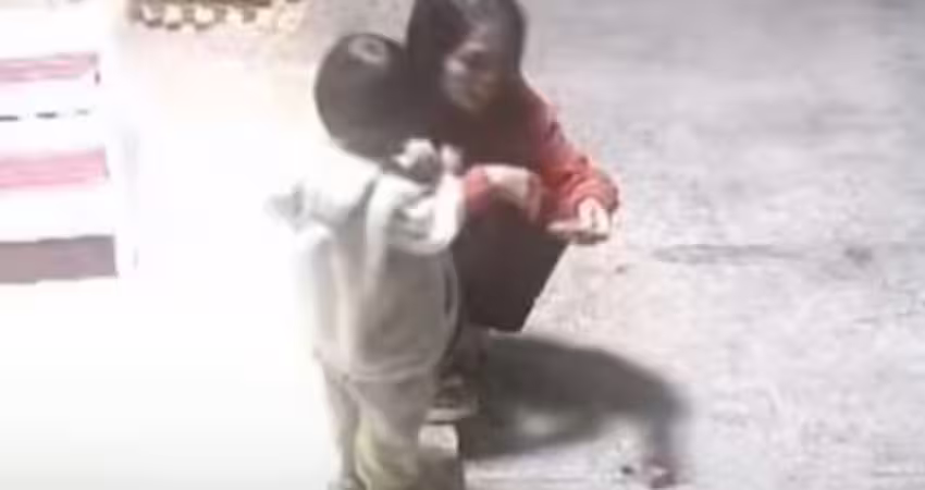 誤將摔炮當成糖果！小孩塞進嘴裡吃「瞬間爆炸」