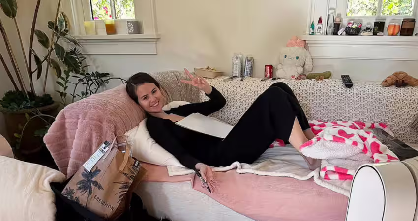 歌壇天后甜曬居家照「背景驚見害羞小物」　 粉絲放大全暴動：難怪妳那麼幸福