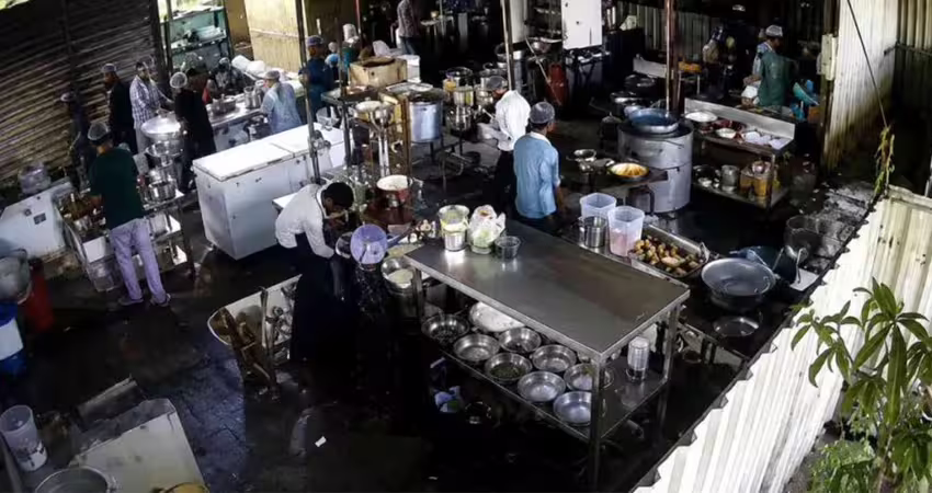 20歲廚師剛到職　飯店冰箱突爆炸碎片射頭
