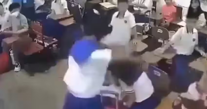 一進教室就怒砍　女學生持刀傷學弟妹