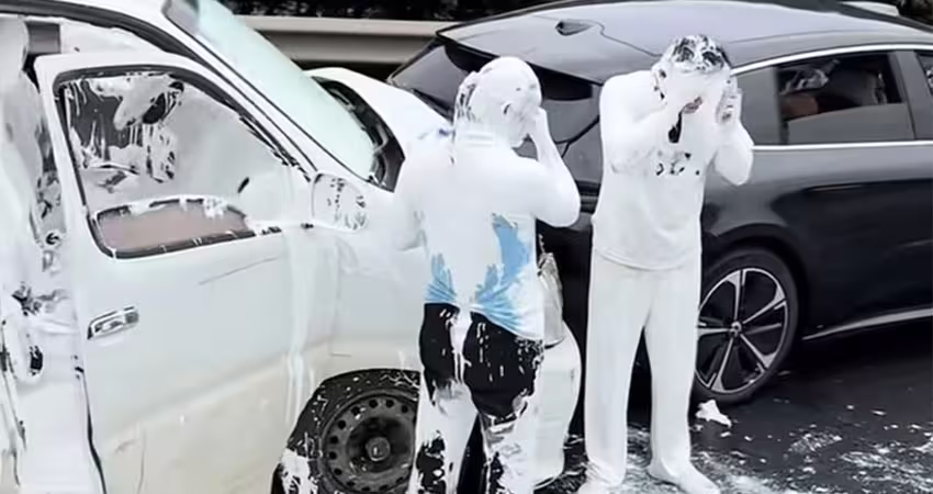 驚傳重大車禍　車上兩人全身變白色