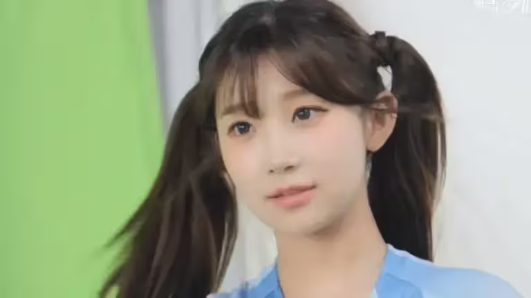 ▲啦啦隊女神李珠珢代言手遊《無盡夢迴》的幕後影片曝光,她在影片中綁雙馬尾、著短裙熱舞,素顏的待機畫面也被公開,呆萌的樣子實在是太可愛。(圖/《無盡夢迴》官方頻道 YouTube) ▲啦啦隊女神李珠珢代言手遊《無盡夢迴》的幕後影片曝光,她在影片中綁雙馬尾、著短裙熱舞,素顏的待機畫面也被公開,呆萌的樣子實在是太可愛。(圖/《無盡夢迴》官方頻道 YouTube)