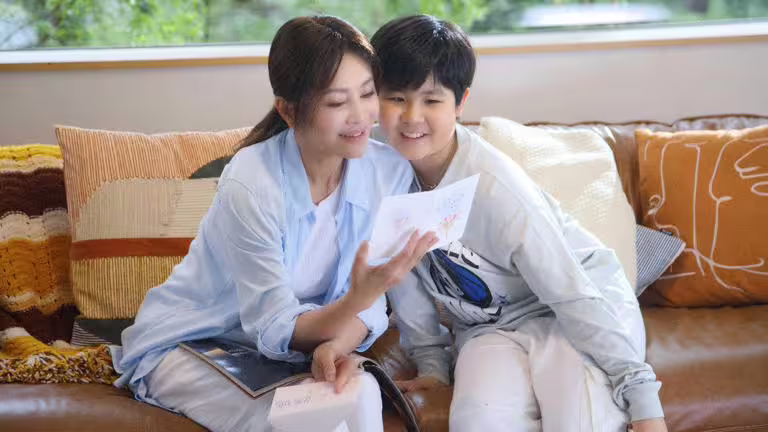 Rita難得邀兒子一起合作新歌,溫馨母子情令人動容。(圖/艾迪昇提供) Rita難得邀兒子一起合作新歌,溫馨母子情令人動容。(圖/艾迪昇提供)