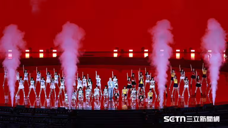 世壯運開幕式,周湯豪和中華職棒應援團演出。(圖/記者劉彥池攝影) 世壯運開幕式,周湯豪和中華職棒應援團演出。(圖/記者劉彥池攝影)