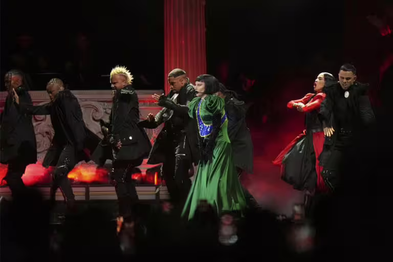 流行天后女神卡卡(Lady Gaga)5月3日在巴西里約熱內盧科帕卡巴納海灘,舉行一場免費音樂會,據估吸引250萬歌迷到場嗨翻天。(圖/美聯社) 流行天后女神卡卡(Lady Gaga)5月3日在巴西里約熱內盧科帕卡巴納海灘,舉行一場免費音樂會,據估吸引250萬歌迷到場嗨翻天。(圖/美聯社)
