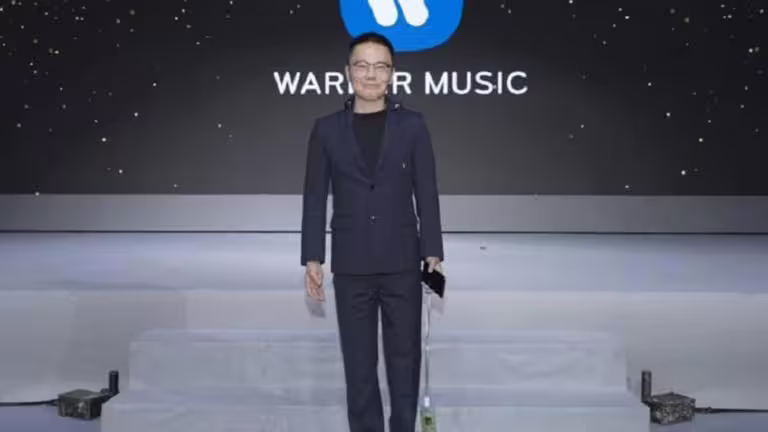陳澤杉捧紅不少天王、天后,曾是華納音樂大中華區總裁。(圖/翻攝自陳澤杉臉書) 陳澤杉捧紅不少天王、天后,曾是華納音樂大中華區總裁。(圖/翻攝自陳澤杉臉書)