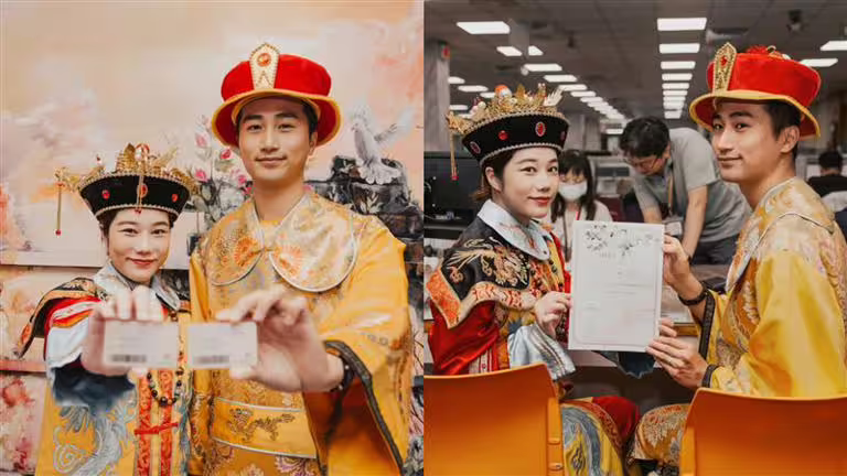 荒姨甜曬身分證,宣布已和老公領證結婚。(圖/翻攝自IG @hhhuangyiii) 荒姨甜曬身分證,宣布已和老公領證結婚。(圖/翻攝自IG @hhhuangyiii)