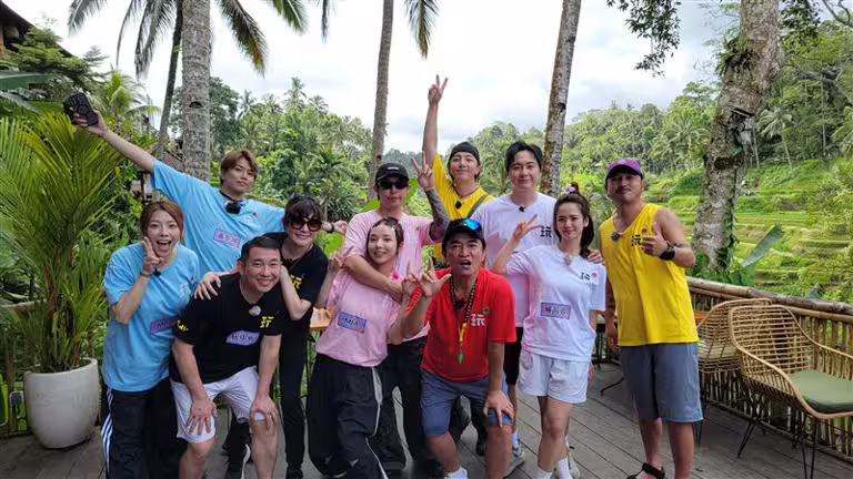 《玩很大》邀請夫妻檔參戰,左起Mei、蕭景鴻(阿弟)、屈中恆、Vicky、玖壹壹健志、Mia、吳宗憲、坤達、廖怡塵、臧芮萱、林柏昇。(圖/《綜藝玩很大》提供) 《玩很大》邀請夫妻檔參戰,左起Mei、蕭景鴻(阿弟)、屈中恆、Vicky、玖壹壹健志、Mia、吳宗憲、坤達、廖怡塵、臧芮萱、林柏昇。(圖/《綜藝玩很大》提供)