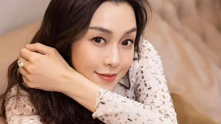 范瑋琪被命理師斷言前世是繡娘。(圖/翻攝自微博) 范瑋琪被命理師斷言前世是繡娘。(圖/翻攝自微博)
