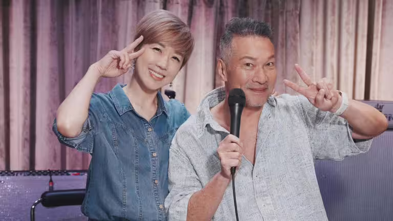 黃仲崑(左)、LuLu夫妻一起登台。(圖/杰威爾音樂提供) 黃仲崑(左)、LuLu夫妻一起登台。(圖/杰威爾音樂提供)