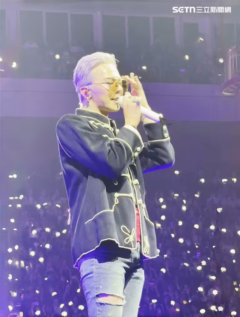 GD個人巡迴演唱會《Übermensch》台北場一連三天嗨翻。(圖/讀者提供) GD個人巡迴演唱會《Übermensch》台北場一連三天嗨翻。(圖/讀者提供)