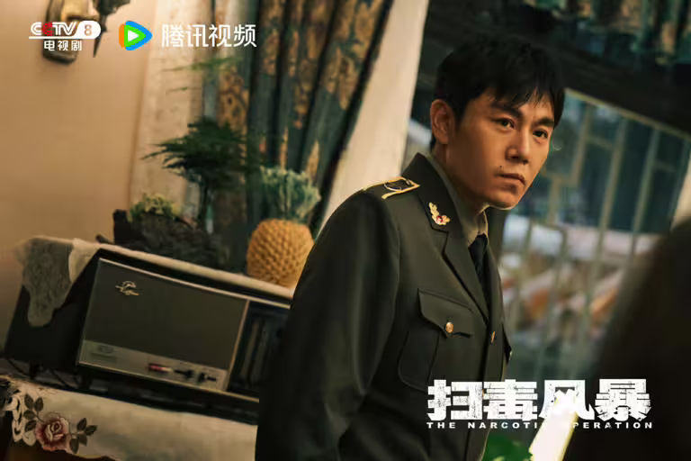 《掃毒風暴》找來段奕宏、秦昊等一票戲骨演員，再加上導演有高評價作品《掃黑風暴》珠玉在前，讓這部《掃毒風暴》開播前有了高期待。不過播出後卻讓網友很失望，剪輯被認為很混亂，許多網友也吐槽鏡頭拍得太晃，雖然拍攝手法很新穎，但很妨礙觀看，被認為浪費了豪華的演員陣容。